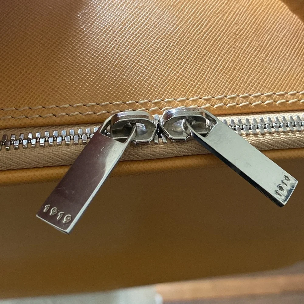 Giorgio Fedon Stylish Leather Briefcase. Made in Italy